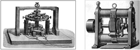 Figure 11 : À gauche, la dynamo de Pacinotti. Le champ magnétique, produit par deux bobines verticales, traverse les bobines du rotor. Ce dernier, entraîné par une manivelle, tourne sur un axe vertical. À droite, la dynamo de Gramme. Le stator est le cadre en fer muni de quatre bobines, qui concentrent le champ magnétique dans le rotor (illustrations Wikipedia).
