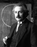 Figure 1 : Albert Einstein pendant une conférence à Vienne en 1921 (photo Wikimedia Commons)